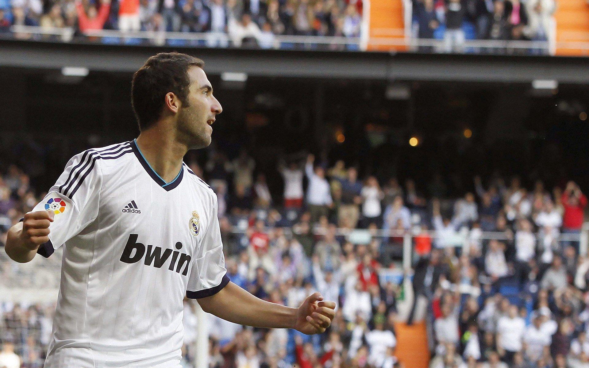 美记，尼克斯与骑士有意签下比斯利，但仅愿提供底薪合同