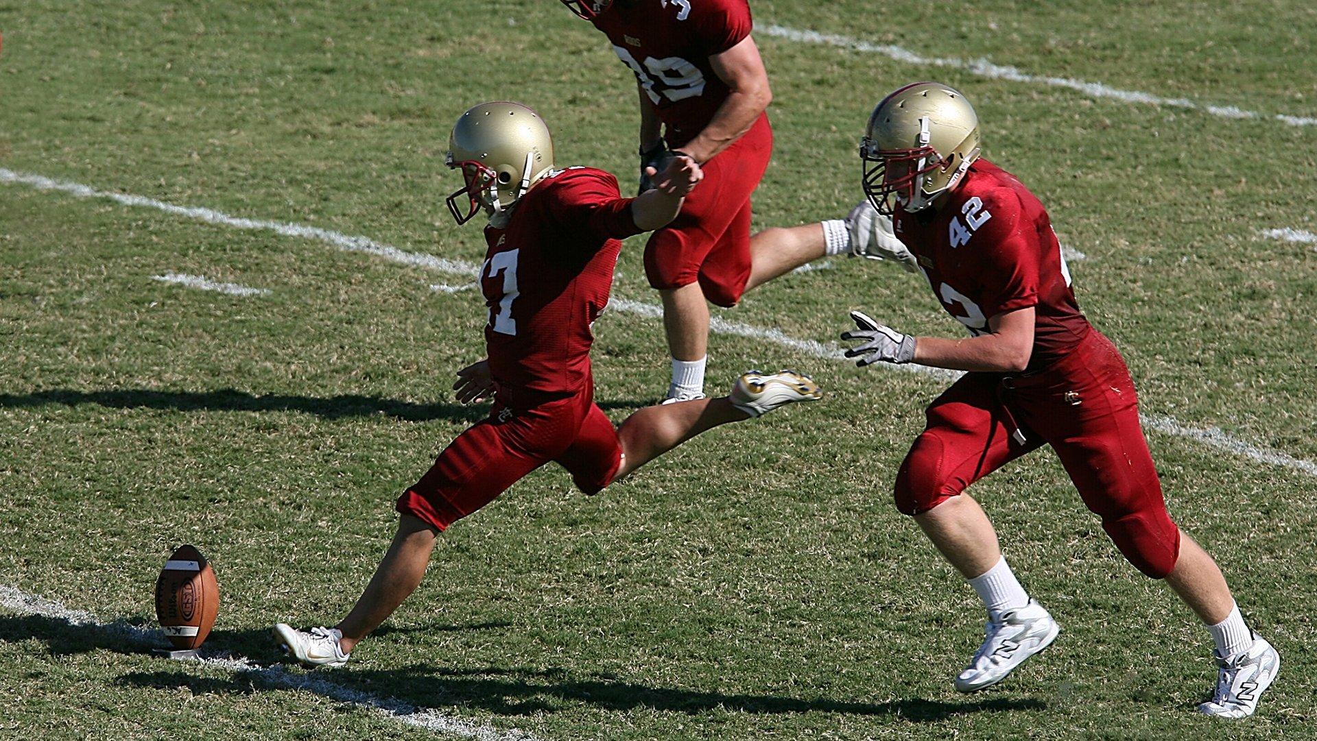 前国脚评国足惨败日本引争议，踢不到球就踢人？言论掀起舆论风暴